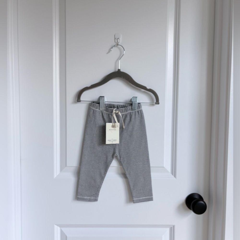 🩶Gray Label Baby Leggings Nearly Black Cream Stripe NWT